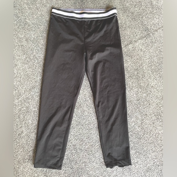 Ambiance black Capri Leggings elastic waist designed hem size small - Picture 1 of 10